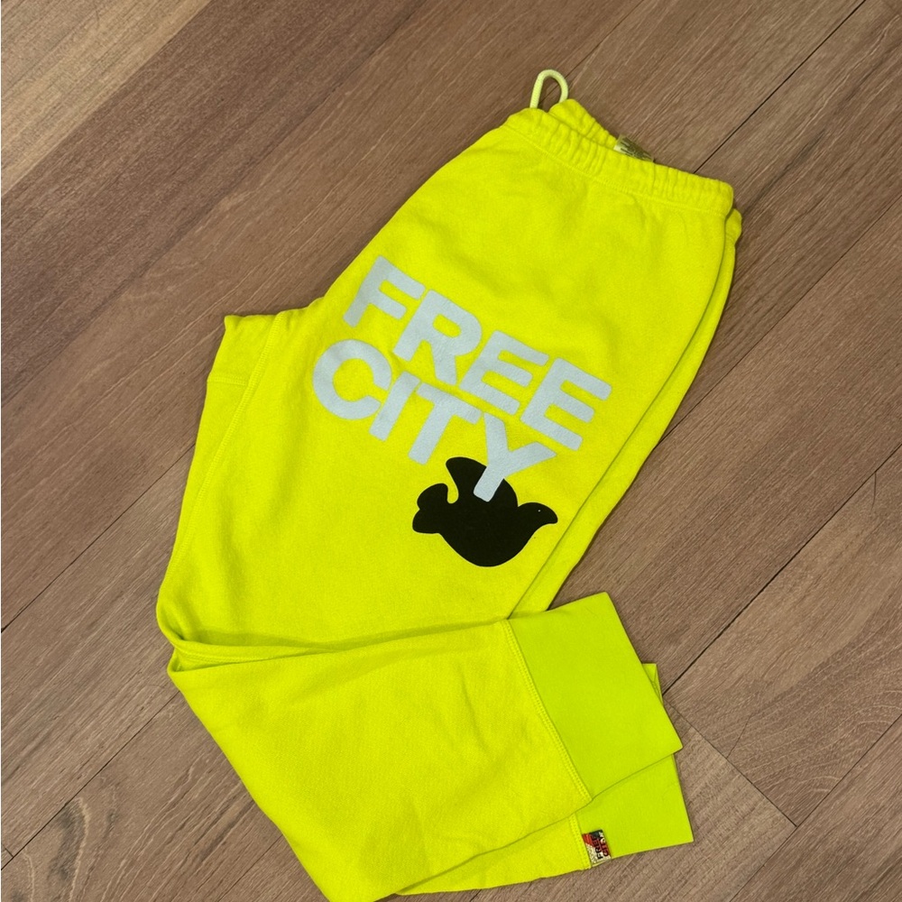 freecity Neon Crop Sweatpants